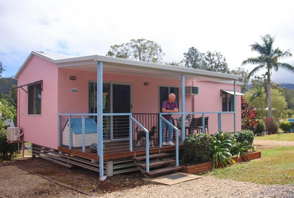 Lake Tinaroo Holiday Park Exterior photo