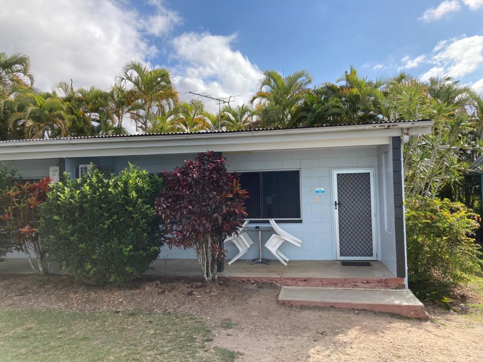 Lake Tinaroo Holiday Park Exterior photo